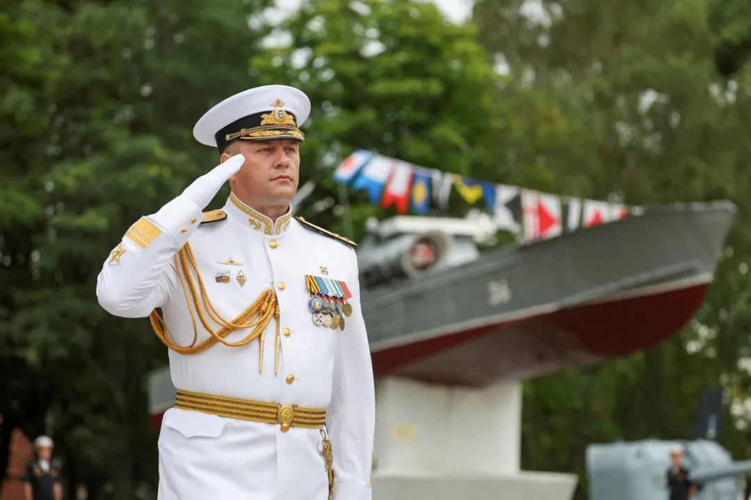 据俄罗斯国际文传电讯社报道,波罗的海舰队司令维克托·利纳海军上将