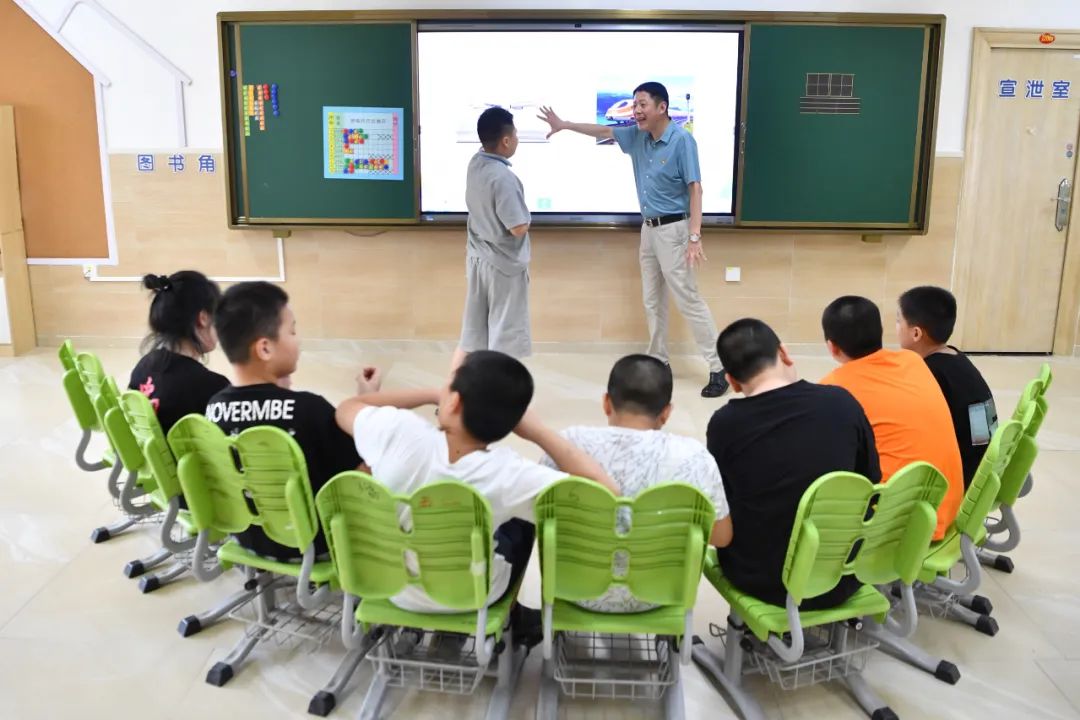 轻度自闭儿童如何随班就读