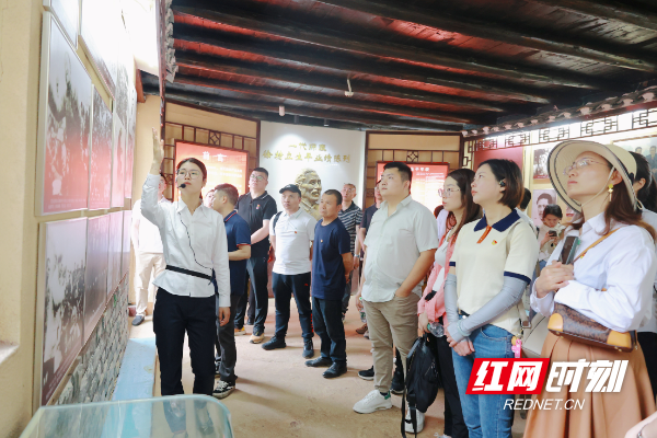 走进乡村话振兴 “支部轮值”学习忙