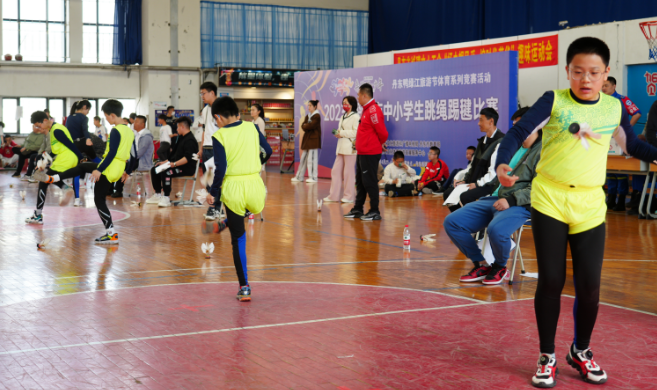 丹东市中小学生跳绳踢毽比赛开赛！休闲区蓝鸢梦想 - Www.slyday.coM