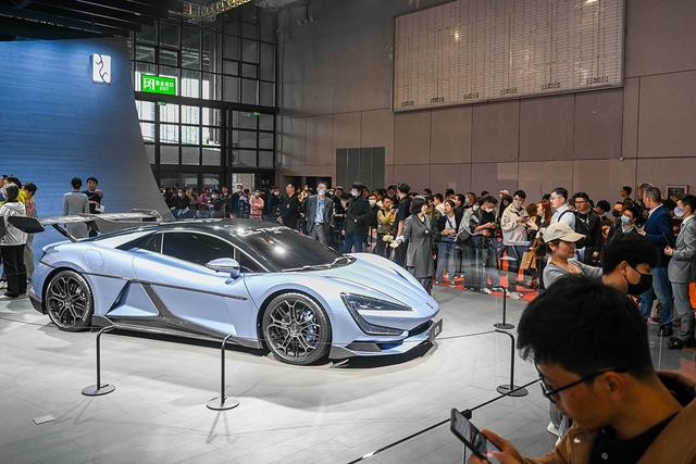 2023年4月23日,国家会展中心(上海),2023年上海车展上的仰望u9.