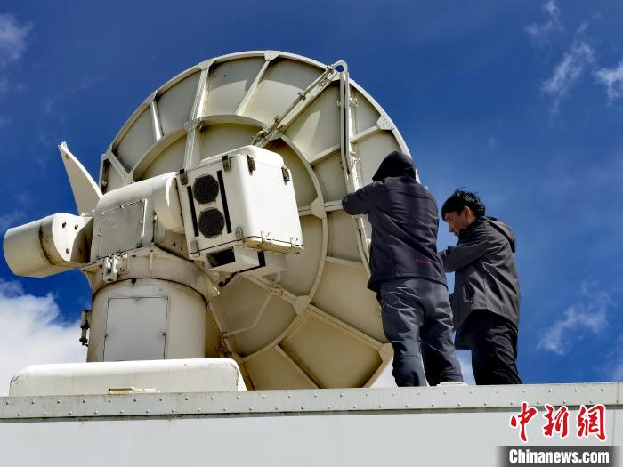 青海：阿尼玛卿冰川人工增水补冰双机作业探测预试验顺利完成