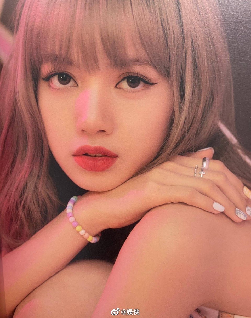 lisa科切拉舞台下楼梯,美女每一步都走到了我的心里……|lisa|科切拉