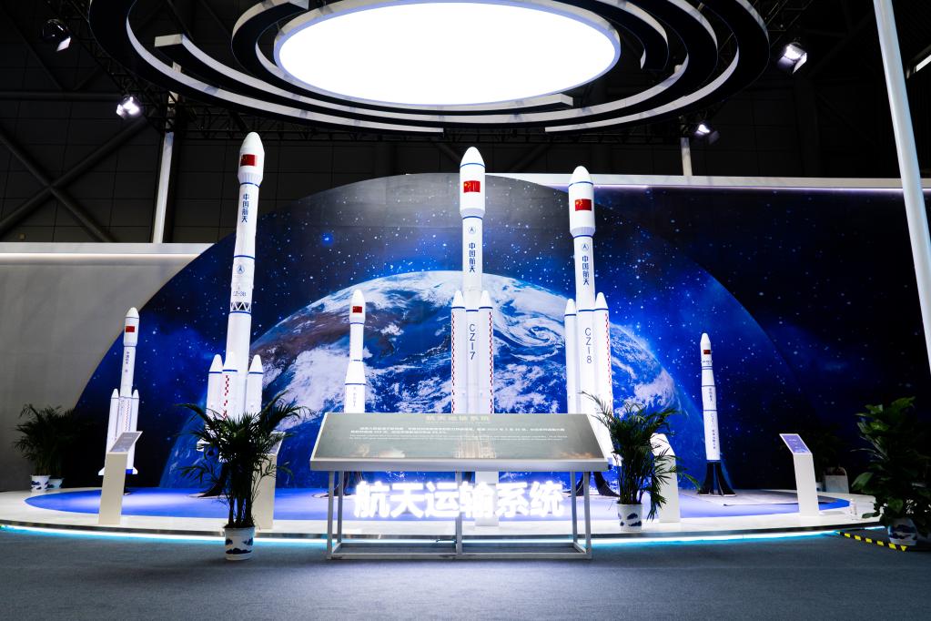 展览现场展出的运载火箭模型. 新华社记者赵金正 摄