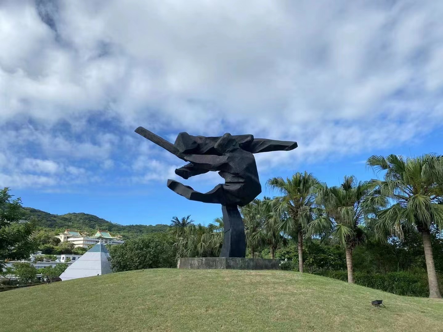 知名雕塑家朱铭辞世,曾说"艺术是一场修行"_新浪财经_新浪网