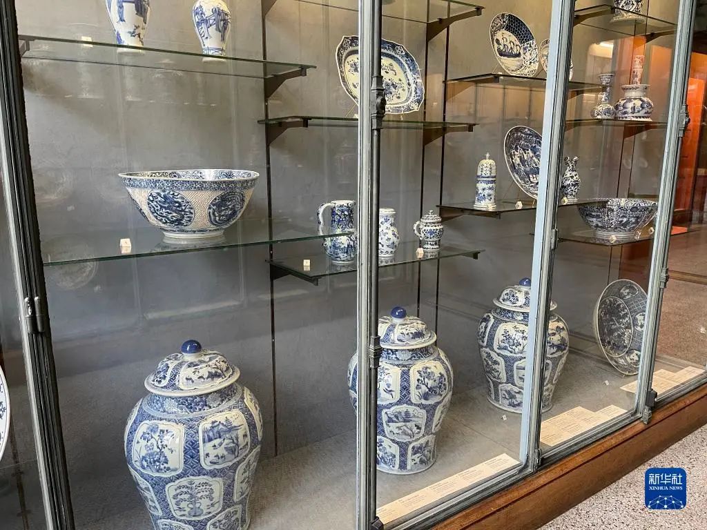 法国利摩日的阿德里安·杜布谢国家陶瓷博物馆展出的来自中国的瓷器(1