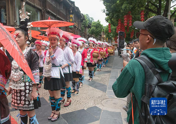 4月20日,贵州省黎平县肇兴侗寨举行的谷雨节活动现场.