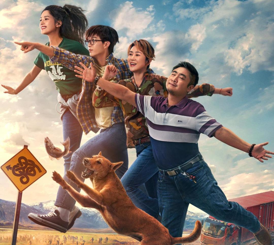 手拿大钻戒,马丽手握两根青葱,张婧仪手举10kg铁饼,常远手抱红酒桶,田