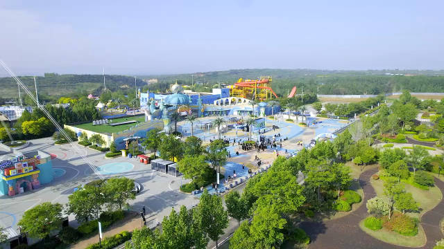 千只"企鹅"齐聚河南银基国际旅游度假区