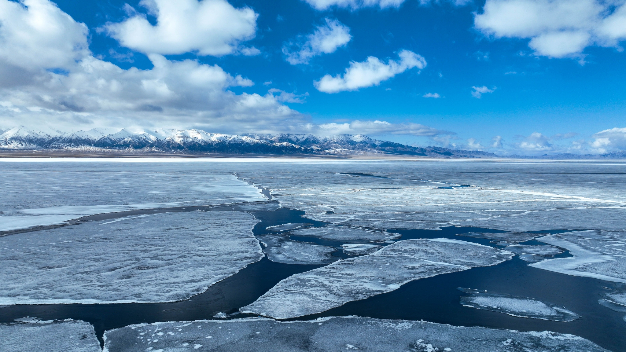 报道员:李强,钟大玮,朱振龙素材来源:新疆博州融媒体中心新华社音视频