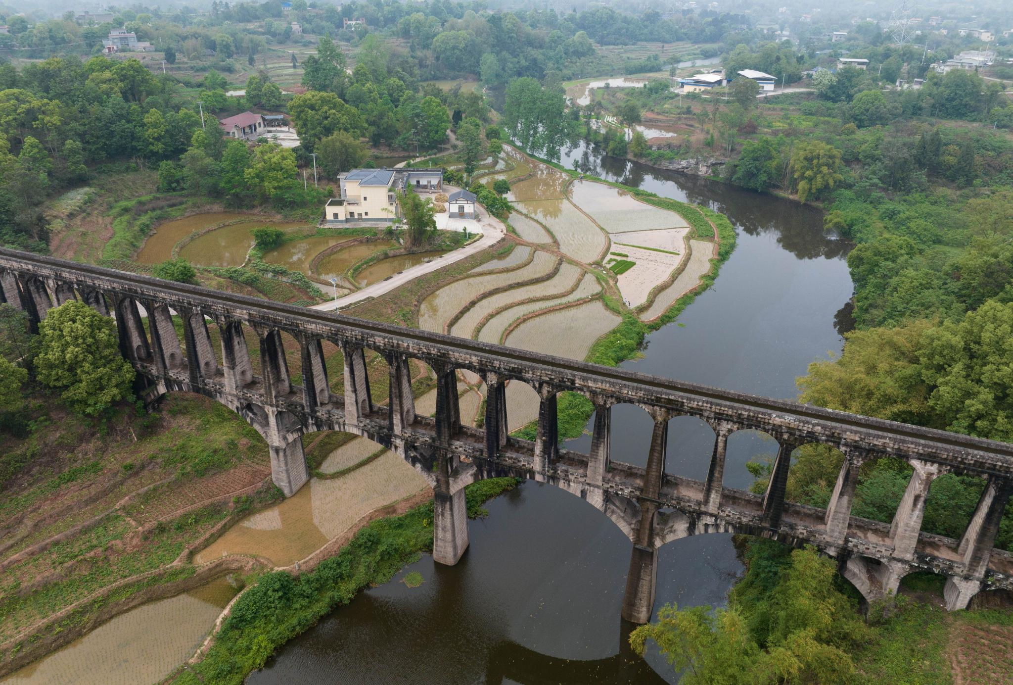 4月25日在泸县立石镇拍摄的泸县渡槽群水源地三溪口水库(无人机照片).