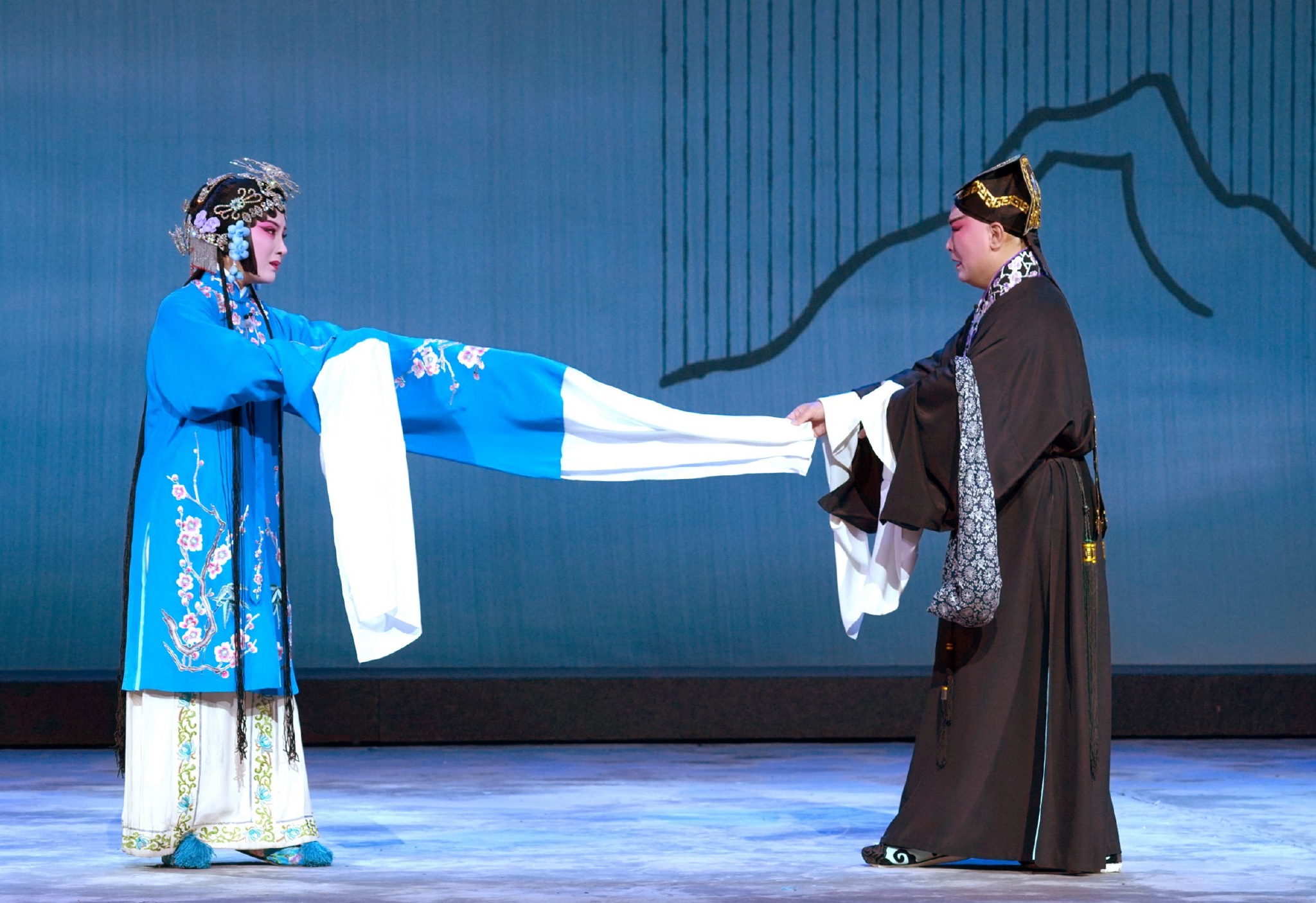 电源线这边三根线，电机这边5根线，怎么连接到开关上？