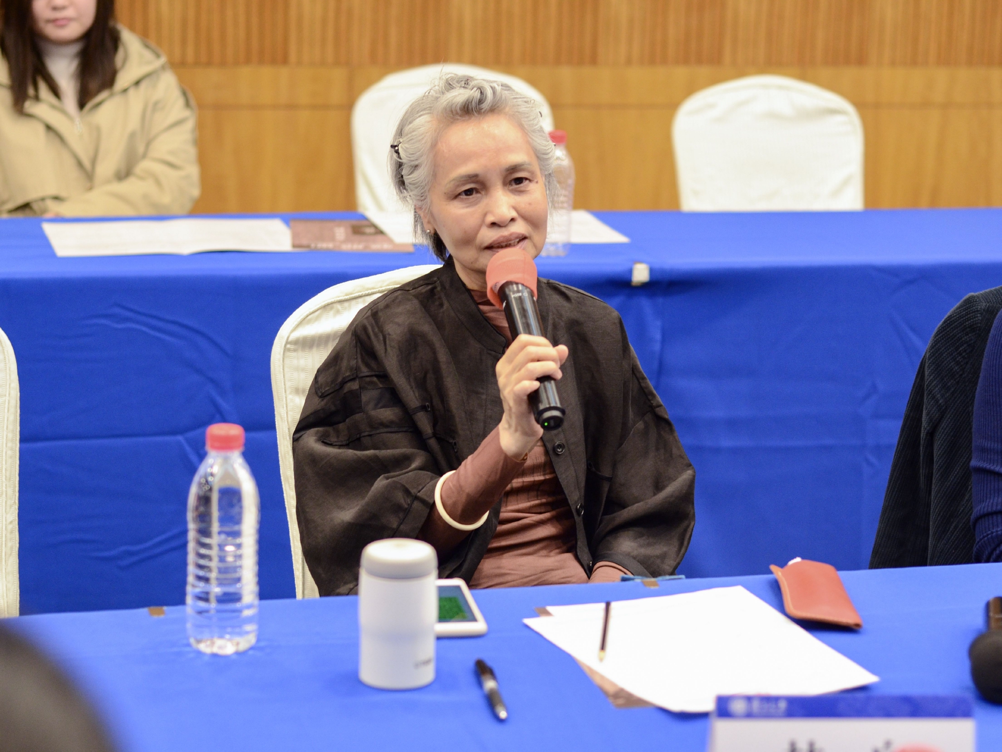 会场当天的作家林白 出版社供图