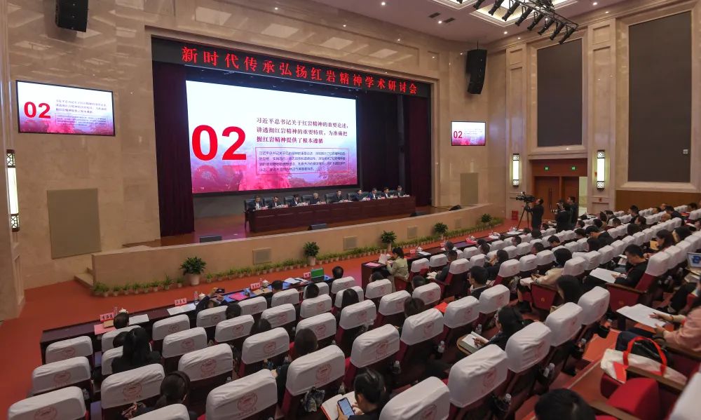 红岩青松沐风雨,不朽精神代代传.