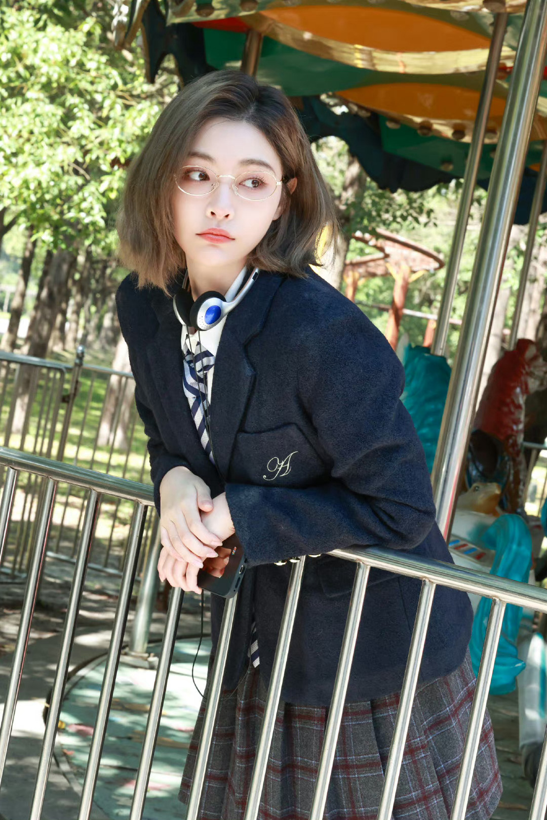 许佳琪学院风大片 今日份漂亮学姐kiki……|许佳琪_新浪新闻