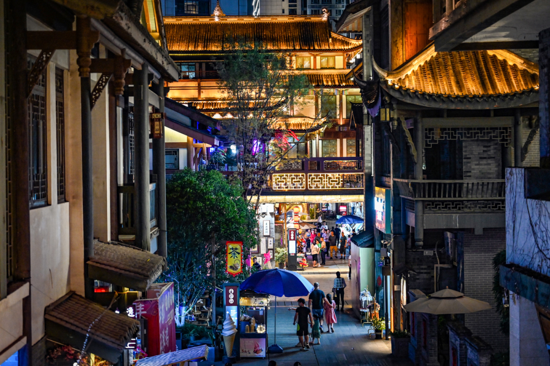 这里很重庆|巴滨路上的"老重庆",一半江岸,一半小镇!