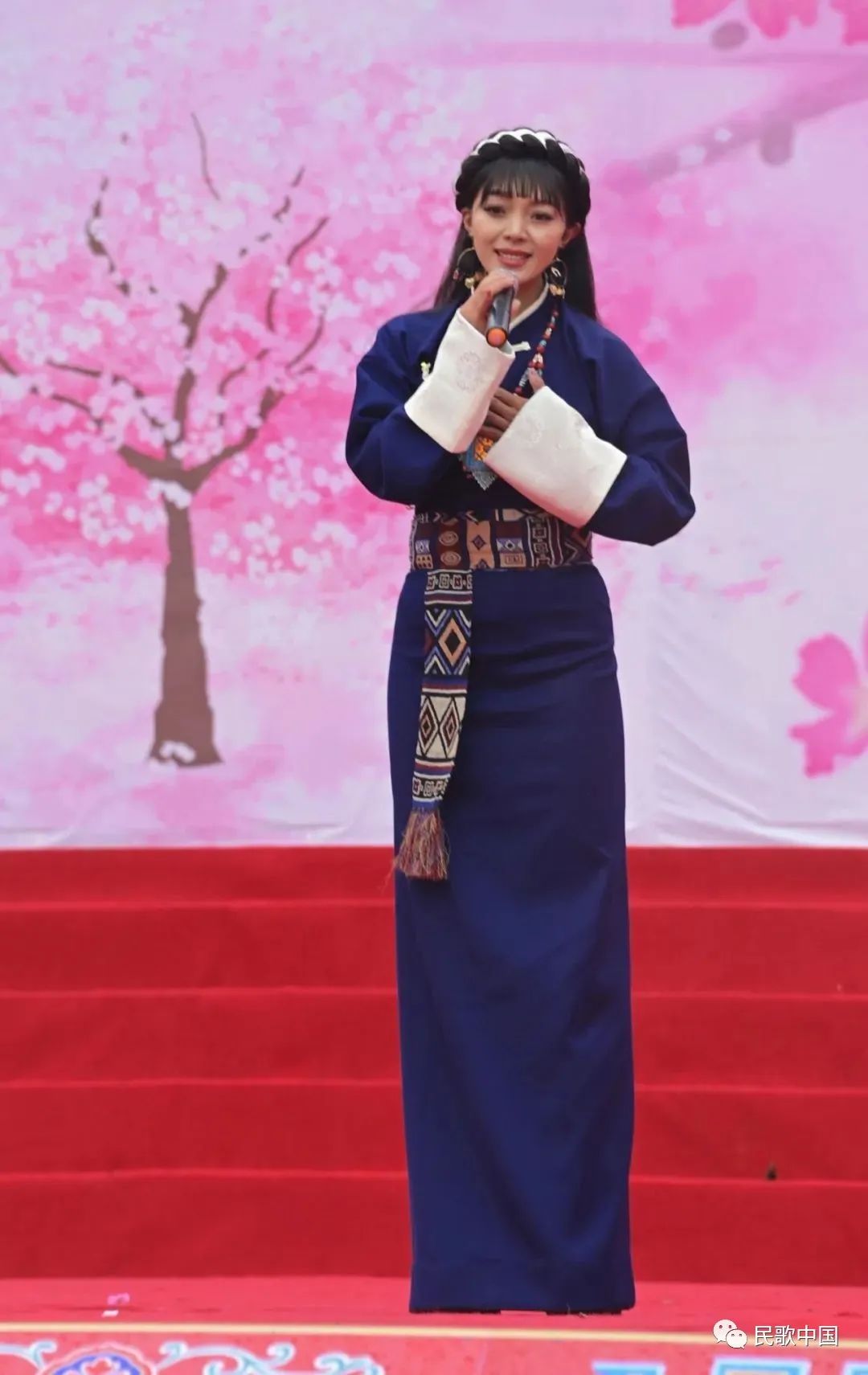 次旦卓玛、丁增多吉《听说林芝的桃花开了》，带你感受“西藏江南”之美！休闲区蓝鸢梦想 - Www.slyday.coM