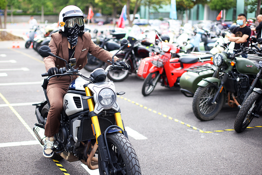那些骑摩托的年轻人|摩托车_新浪财经_新浪网