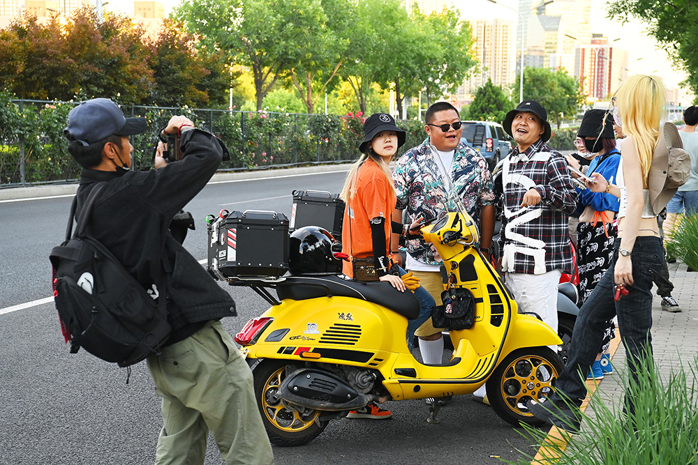 那些骑摩托的年轻人|摩托车_新浪财经_新浪网