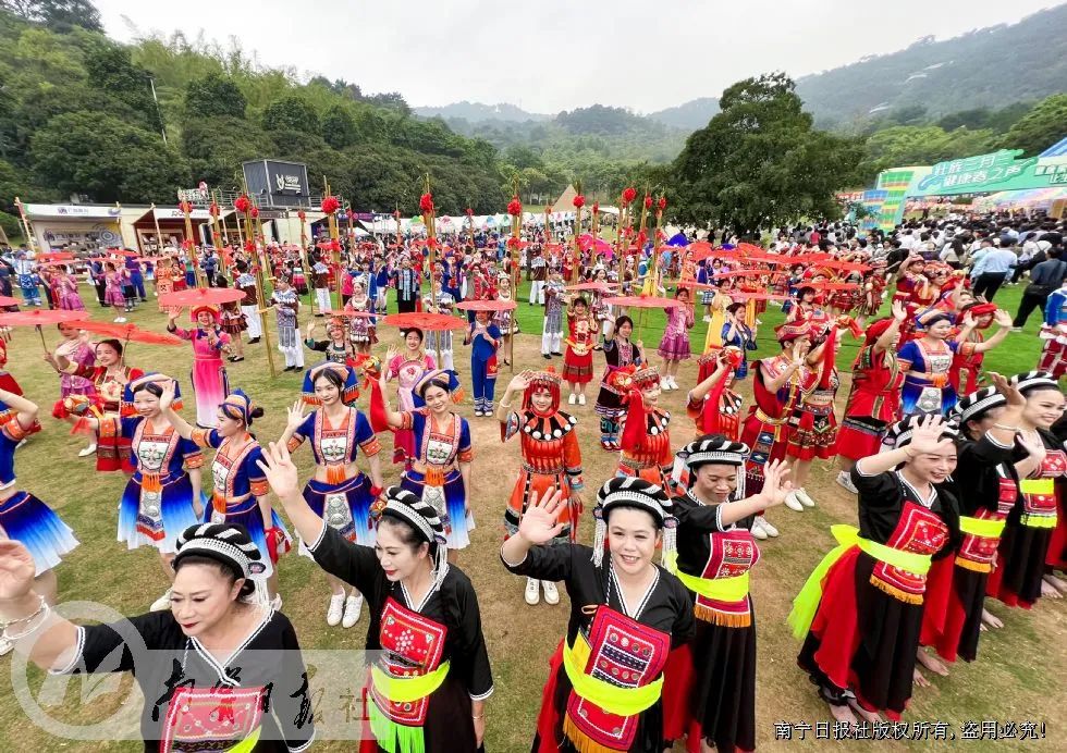 2023年"壮族三月三74八桂嘉年华"开幕式在南宁市青秀山风景区举行.