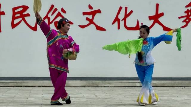 花挑舞俗称花挑子，源自信阳市固始县的民间舞蹈……|河南省|江淮|表演|江淮流域|豫南_新浪新闻
