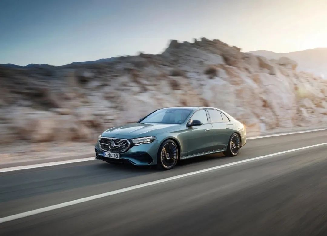 全新一代奔驰e级发布!内饰外观大变,国产长轴版年内上市?-新浪汽车