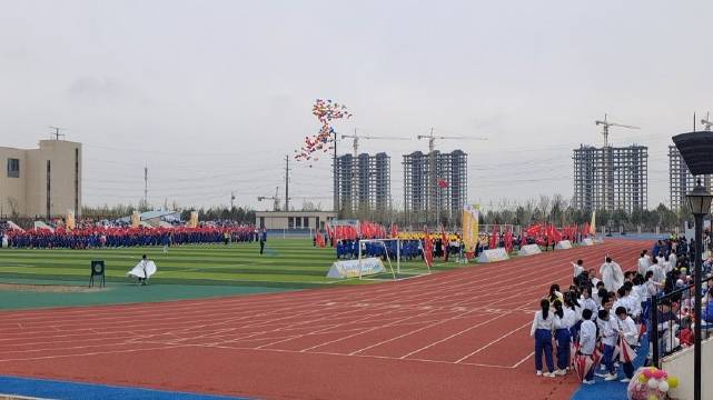 期盼了三年之久吉大英才学校运动会终于开了