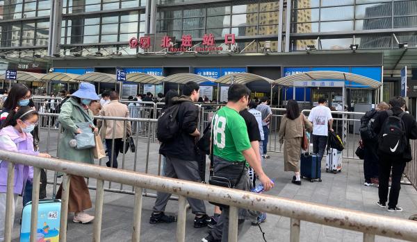 上海站北进站口.受访者 供图上海火车站候车厅.