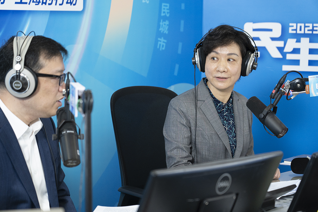 上海市人力资源和社会保障局局长杨佳瑛参与"2023民生访谈"节目.