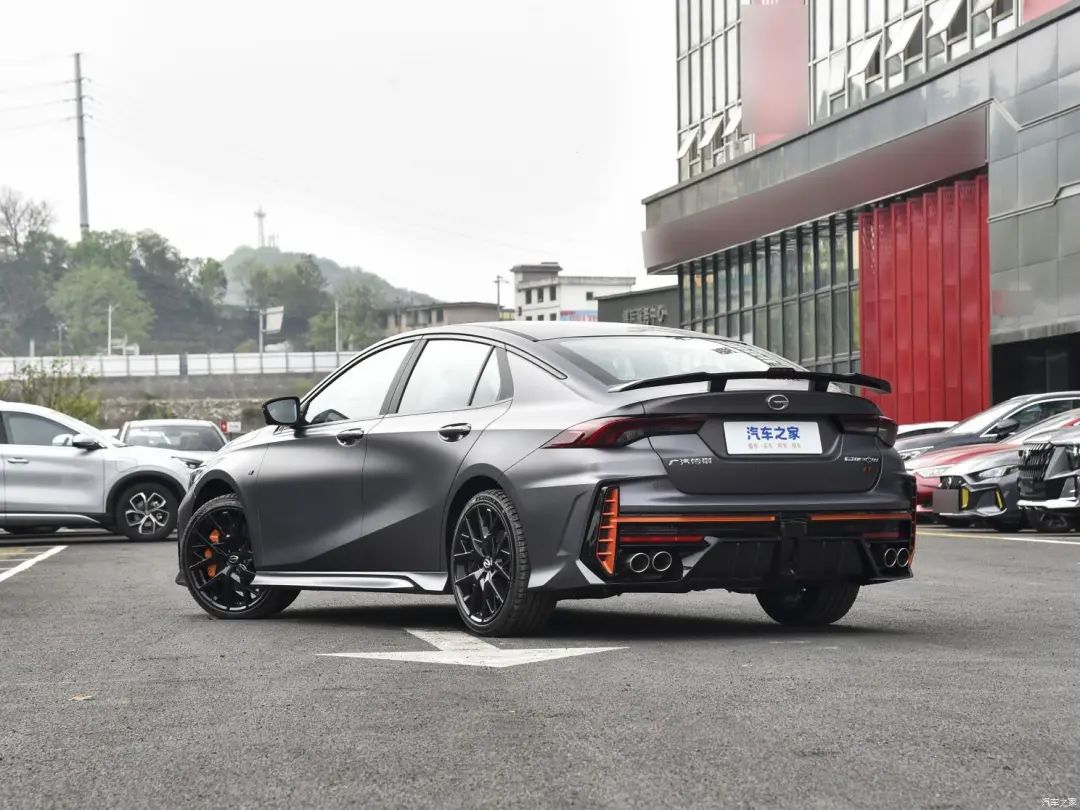 265马力138万起四出排气带尾翼国产amg