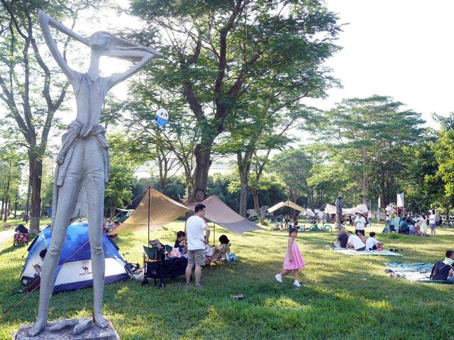 “最火五一”有多火？故宫、粤博等均约满，上海虹桥站卖断票休闲区蓝鸢梦想 - Www.slyday.coM