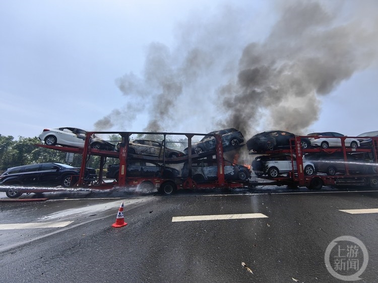 北碚消防救援支队调派云丰,蔡家,城东,渝北悦来4个消防站,9辆消防车