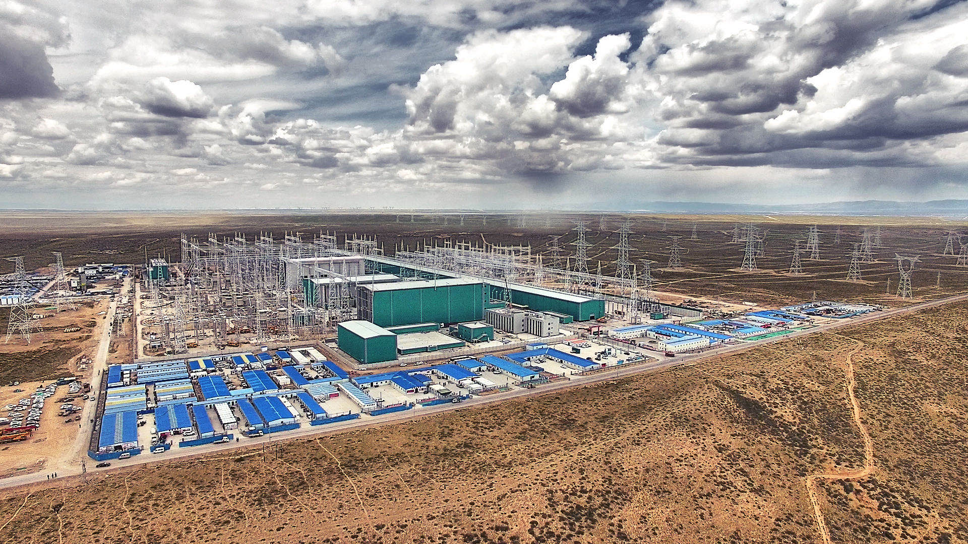 青海海南的青豫±800千伏特高压直流输电工程青南换流站.何炳勋68摄