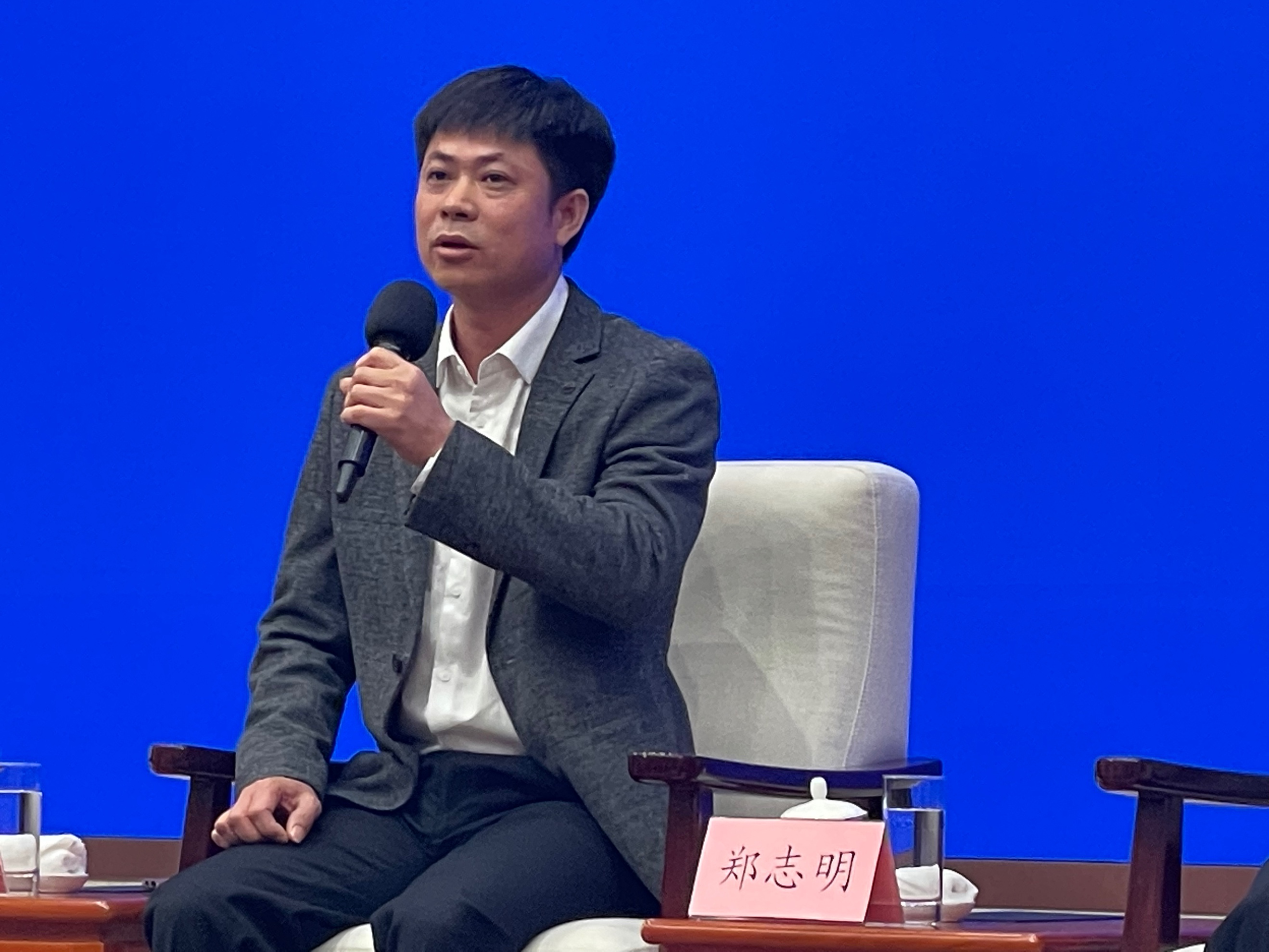 五位技能人才走进国新办中外记者见面会 讲述新一代