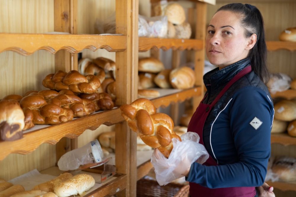 2022年10月19日,匈牙利首都布达佩斯市郊的面包店老板基什·玛吉特在