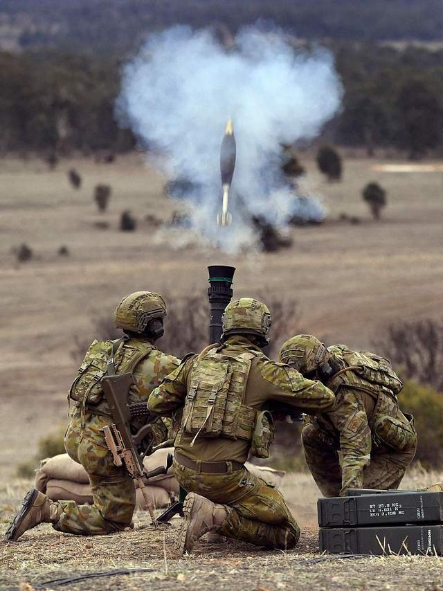 澳大利亚陆军进行81毫米迫击炮实弹演习。视觉中国 资料图