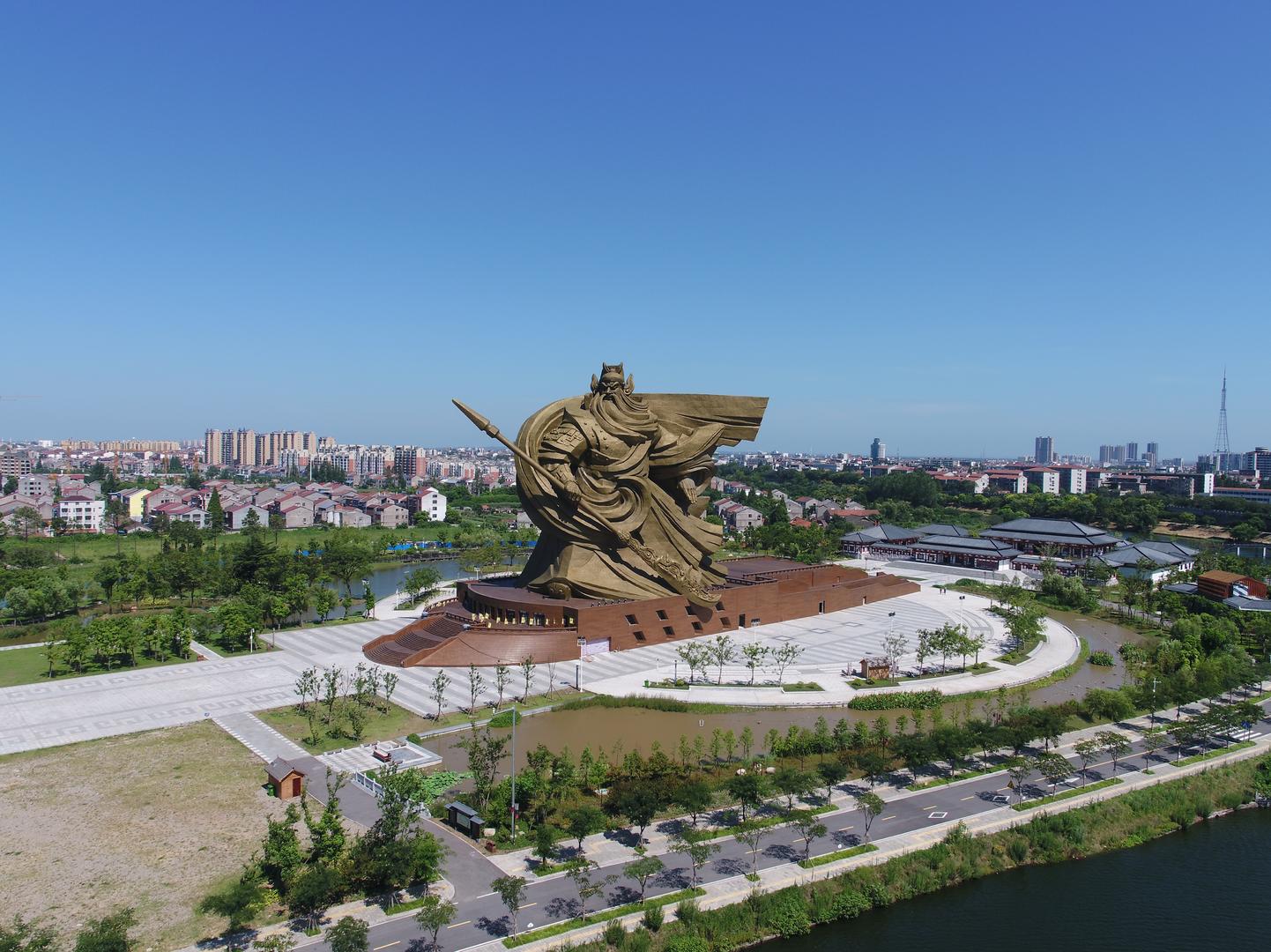 2017年7月21日,航拍湖北荆州巨型关公雕像 资料图片