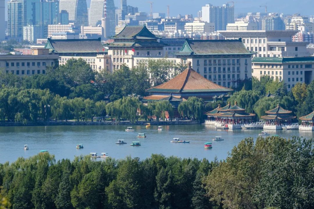 远眺北海公园.&nbsp; 新京报记者 王子诚 摄