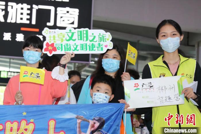 “五一”假期首日广东迎出游高峰 游客数量激增休闲区蓝鸢梦想 - Www.slyday.coM