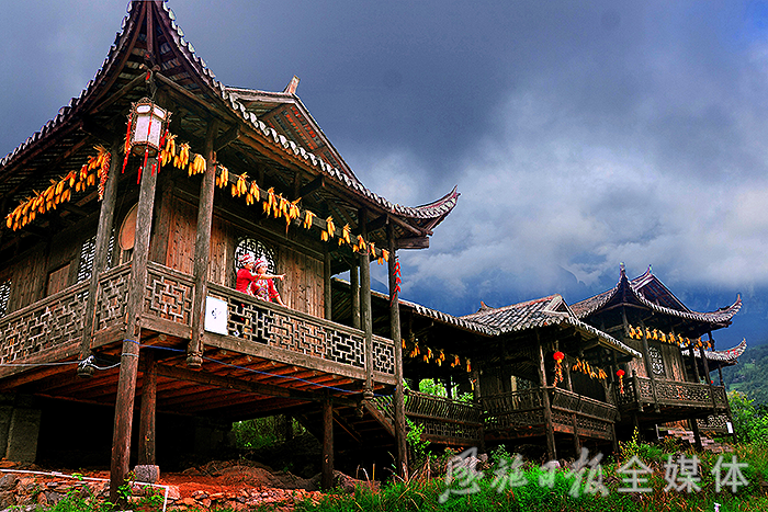 土家吊脚楼.(彭涛摄)