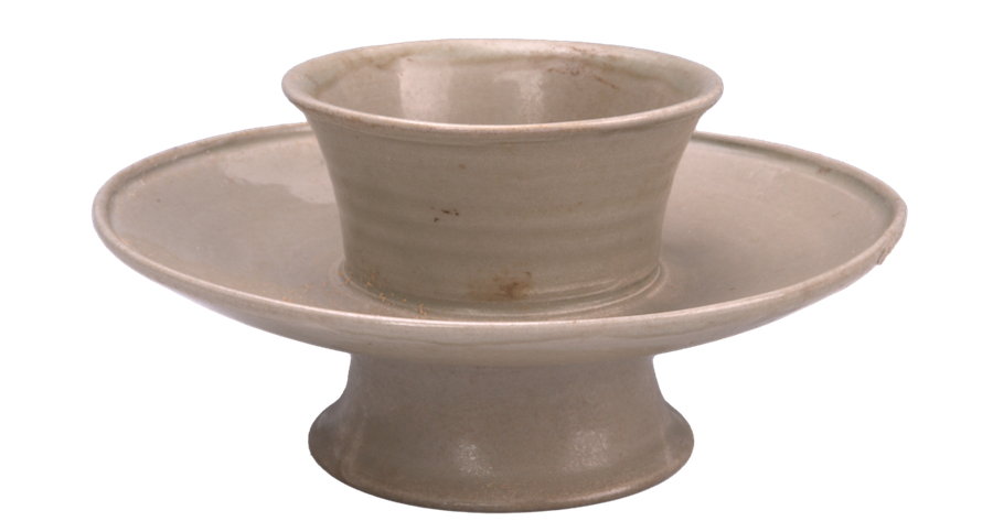 越窑青釉瓷杯托,五代,高6.7,口径7.6,足径6.9厘米,临安区博物馆藏