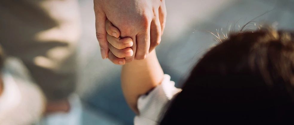 带娃前vs带娃后，90后爸爸「整容式带娃」，意外暴露婚姻真相|二胎_新浪新闻