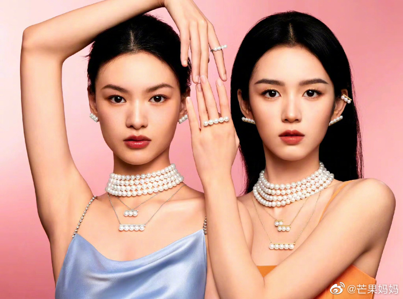 邱天和周也同框，眼睛都看不过来了，两位美女的颜都好有冲击力……|邱天|冲击力|美女_新浪新闻