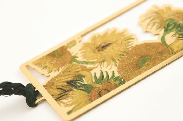 英国国家美术馆珍藏展文创产品 本报记者 王凯 摄