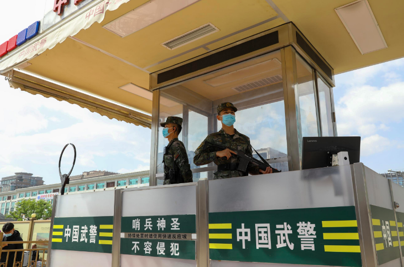 在北京各大交通枢纽,武警官兵守护旅客平安出行|巡逻_新浪财经_新浪网