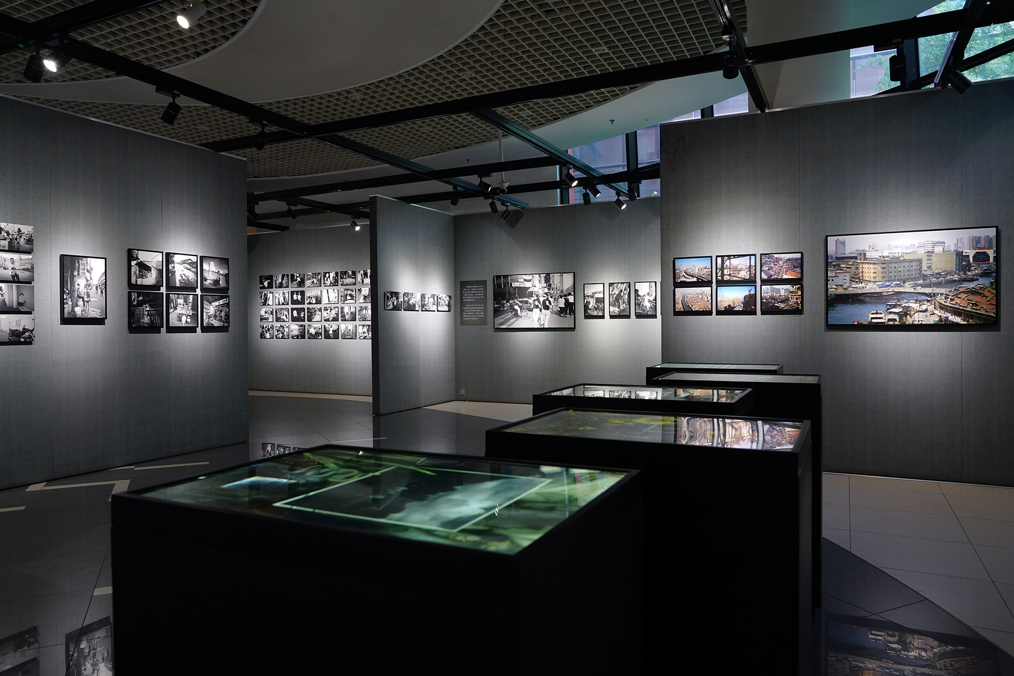 《上海相册》展览现场.图片由上海市群众艺术馆提供