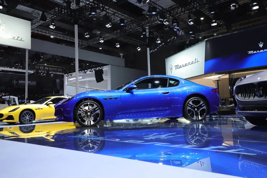 27秒破百这台高颜值跑车性能不输特斯拉30岁开上就算成功