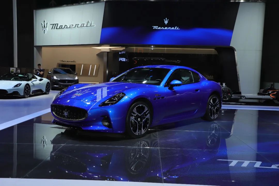 27秒破百这台高颜值跑车性能不输特斯拉30岁开上就算成功