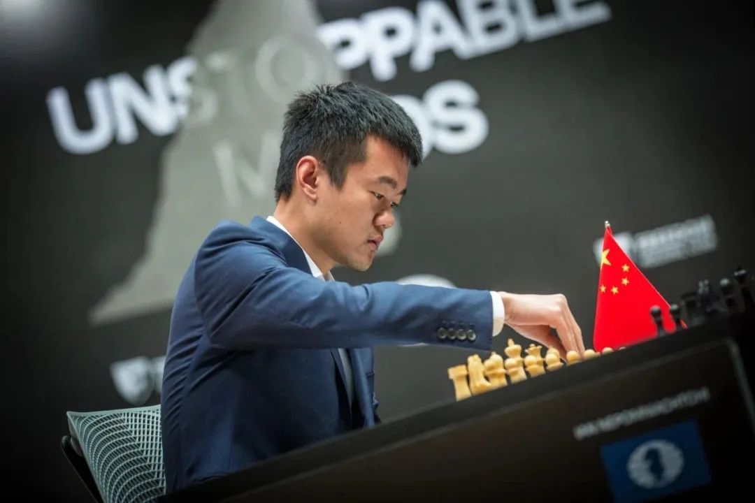 丁立人在2023年国际棋联世界冠军赛中.