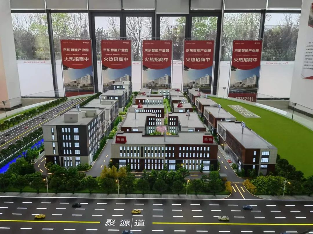 京东(西青)智能产业园招商中心展示在售厂房沙盘.
